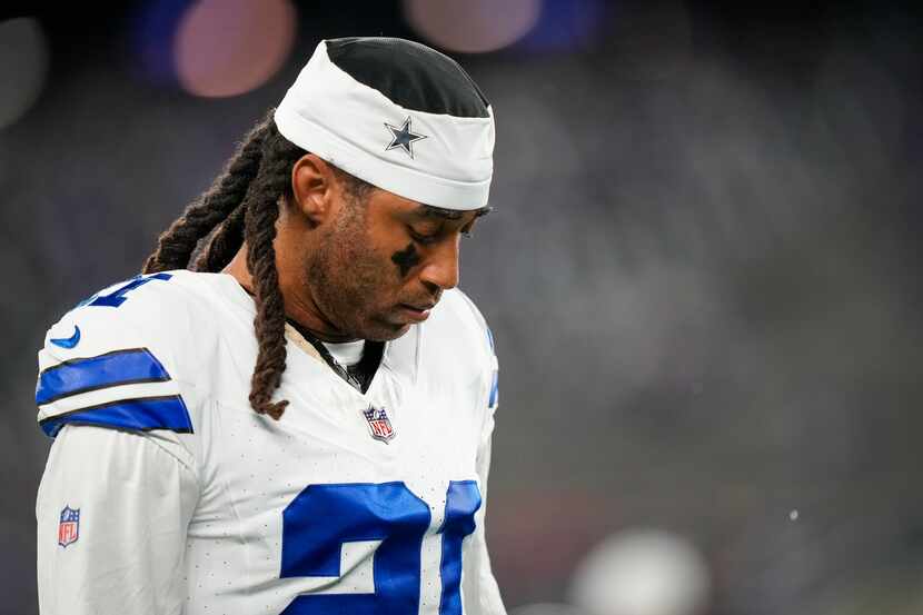 Dallas Cowboys cornerback Stephon Gilmore (21) warms up before an NFL football game against...