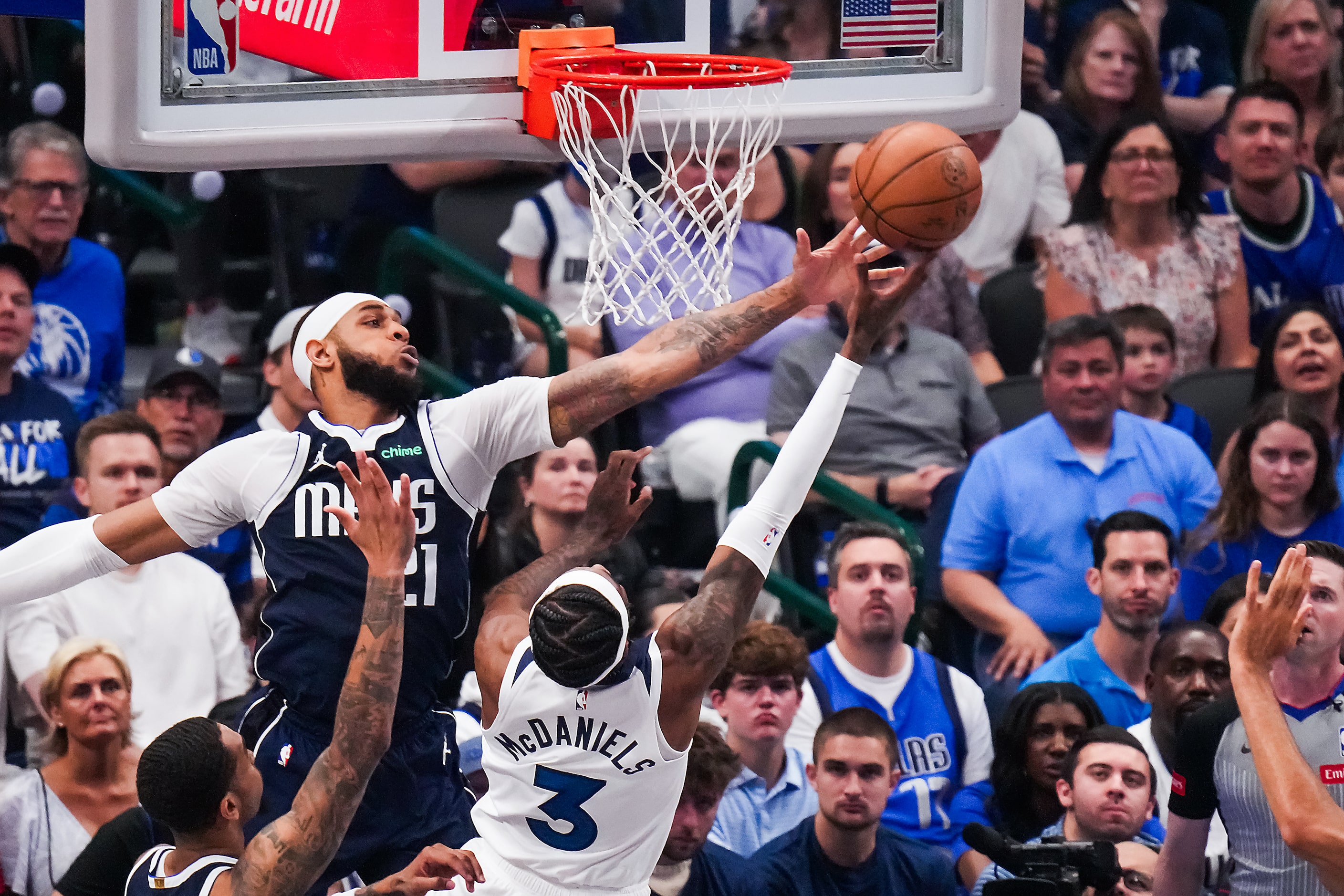 Dallas Mavericks center Daniel Gafford (21) defends a shot by Minnesota Timberwolves forward...