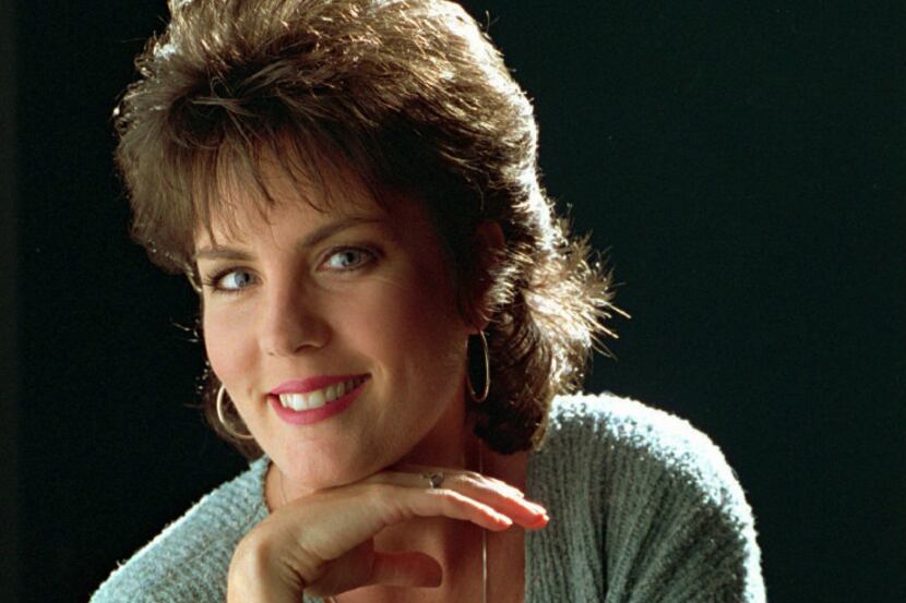 In this Sept. 27, 1995, file photo, Holly Dunn poses for a photo in Nashville.