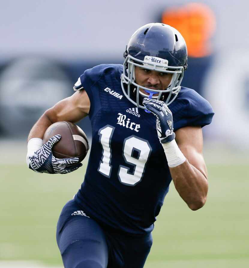 HOUSTON, TX - NOVEMBER 05:  Kylen Granson #19 of the Rice Owls runs with the ball after a...
