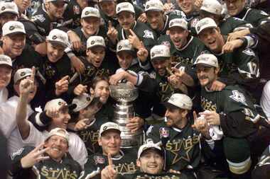 6/19/99 - Stanley Cup Finals, Game 6 - The Stars' pose for a team photo with the Stanley Cup...