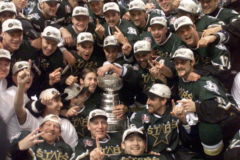 6/19/99 - Stanley Cup Finals, Game 6 - The Stars' pose for a team photo with the Stanley Cup...