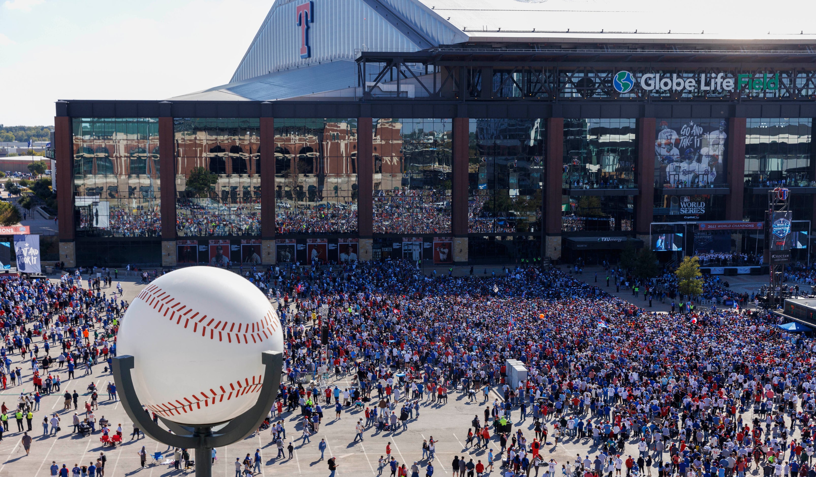 People fill the parking lot and plaza outside Globe Life Field for a ceremony after the...