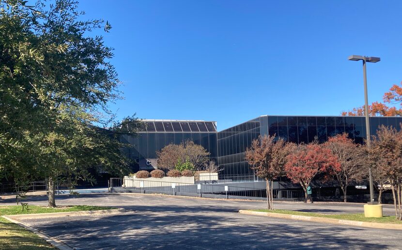 The Hillcrest Oaks office complex has three empty buildings.