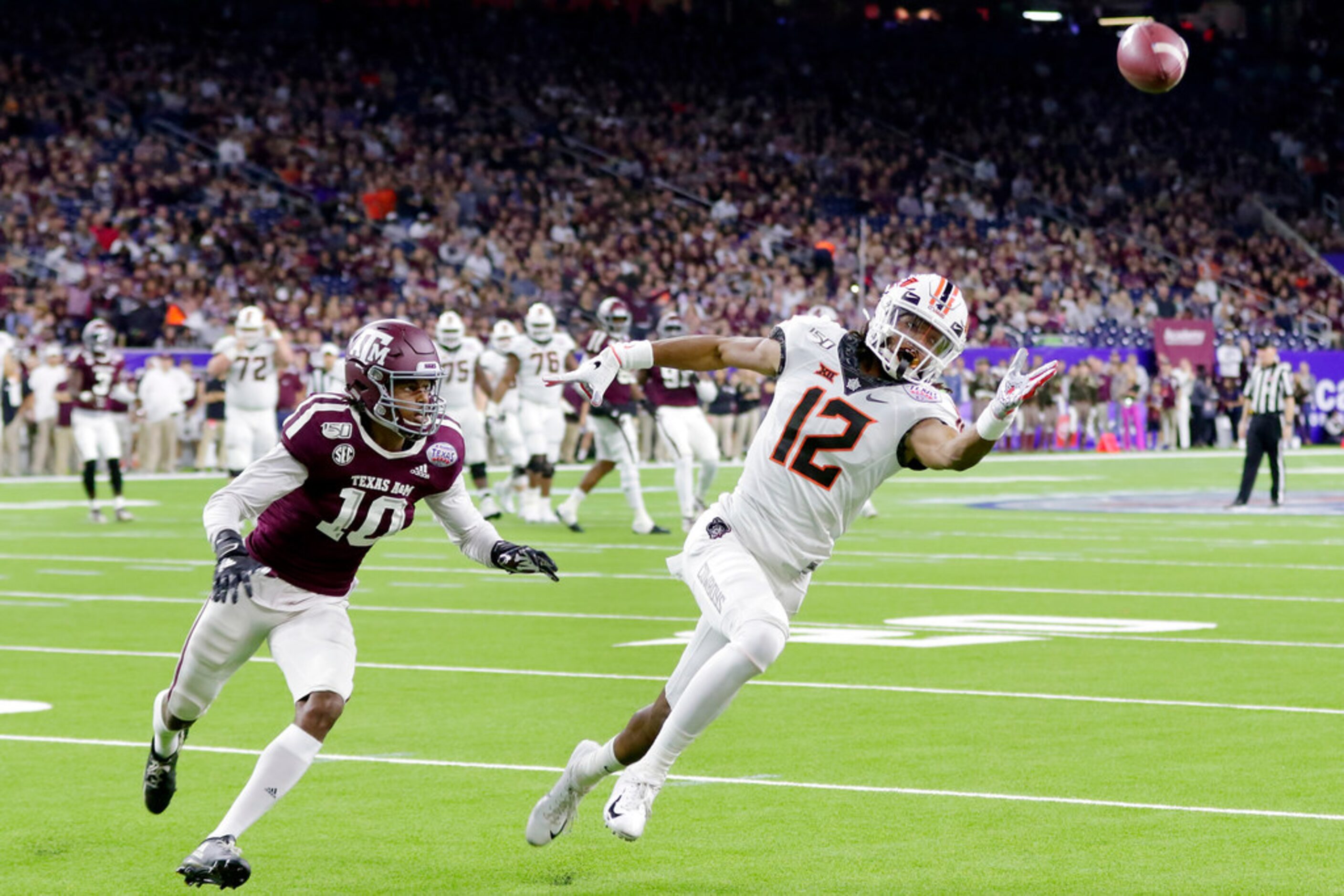 Oklahoma State wide receiver Jordan McCray (12) reaches for an overthrown pass in front of...