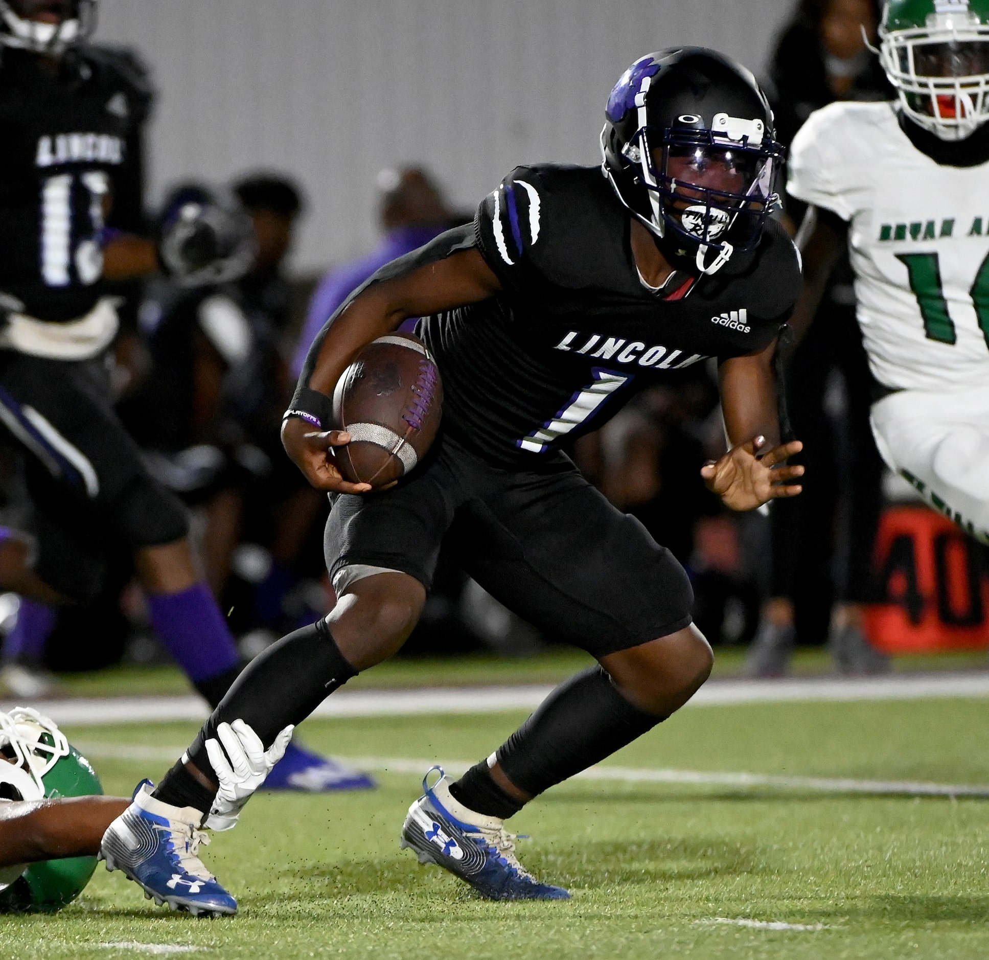 Lincoln’s Byron Eaton Jr. (1) runs upfield in the first half during a high school football...