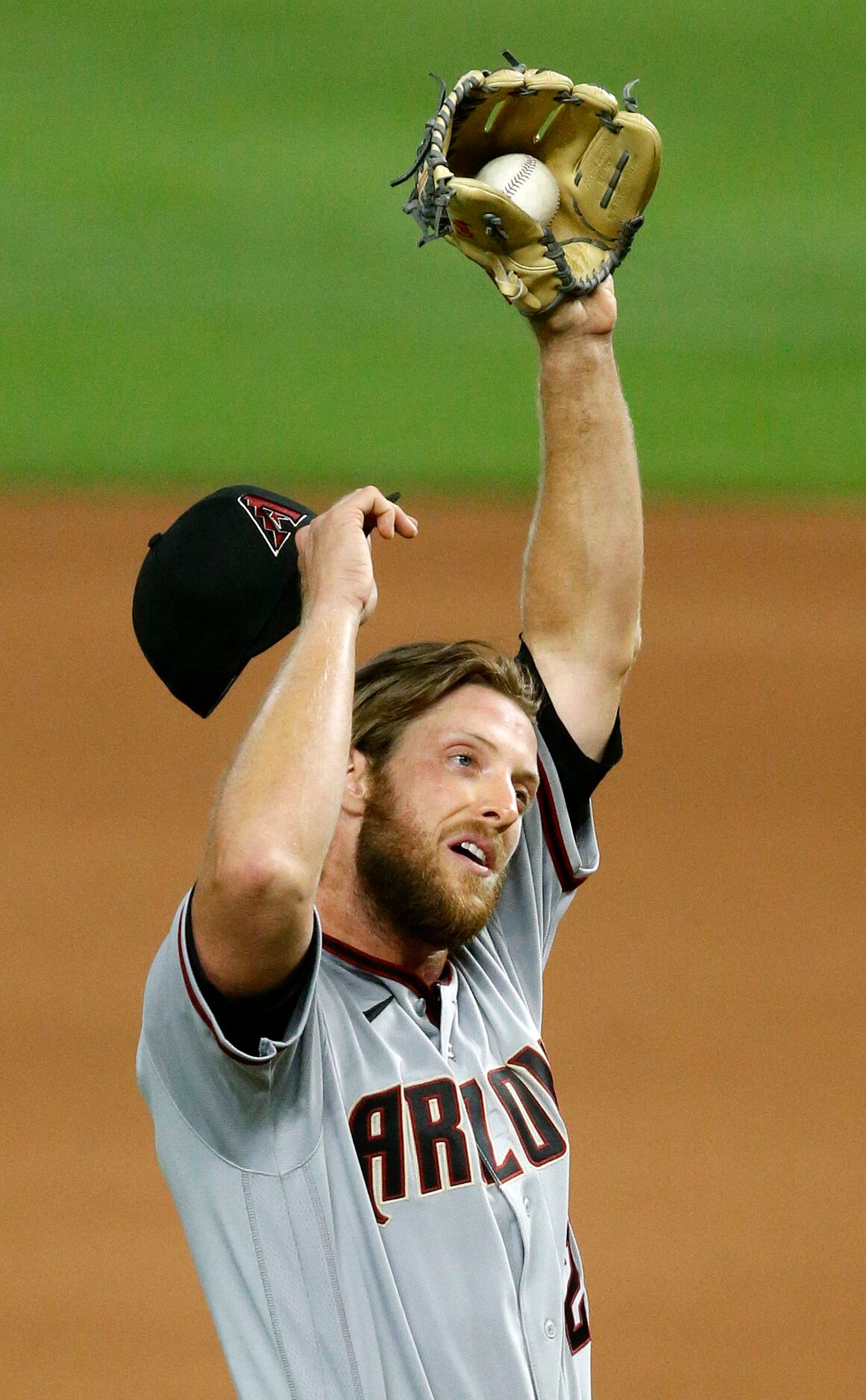 Arizona Diamondbacks starting pitcher Merrill Kelly (29) wipes the sweat from his head after...