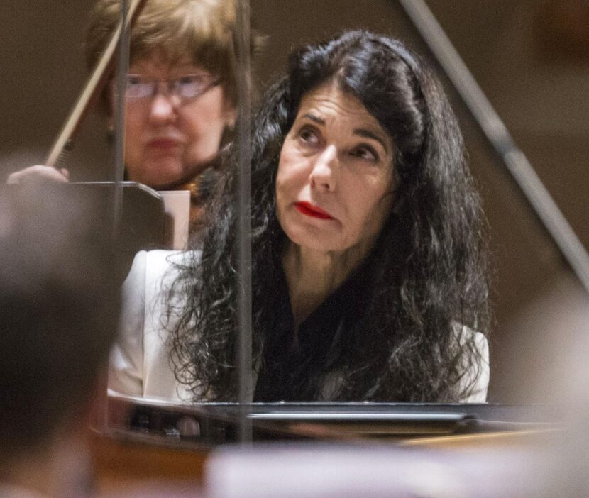 
Marielle Labèque plays the Poulenc Concerto for two pianos with her sister.
