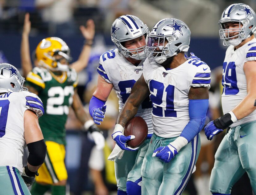 Cowboys tight end Jason Witten (82) celebrates with running back Ezekiel Elliott (21) after...