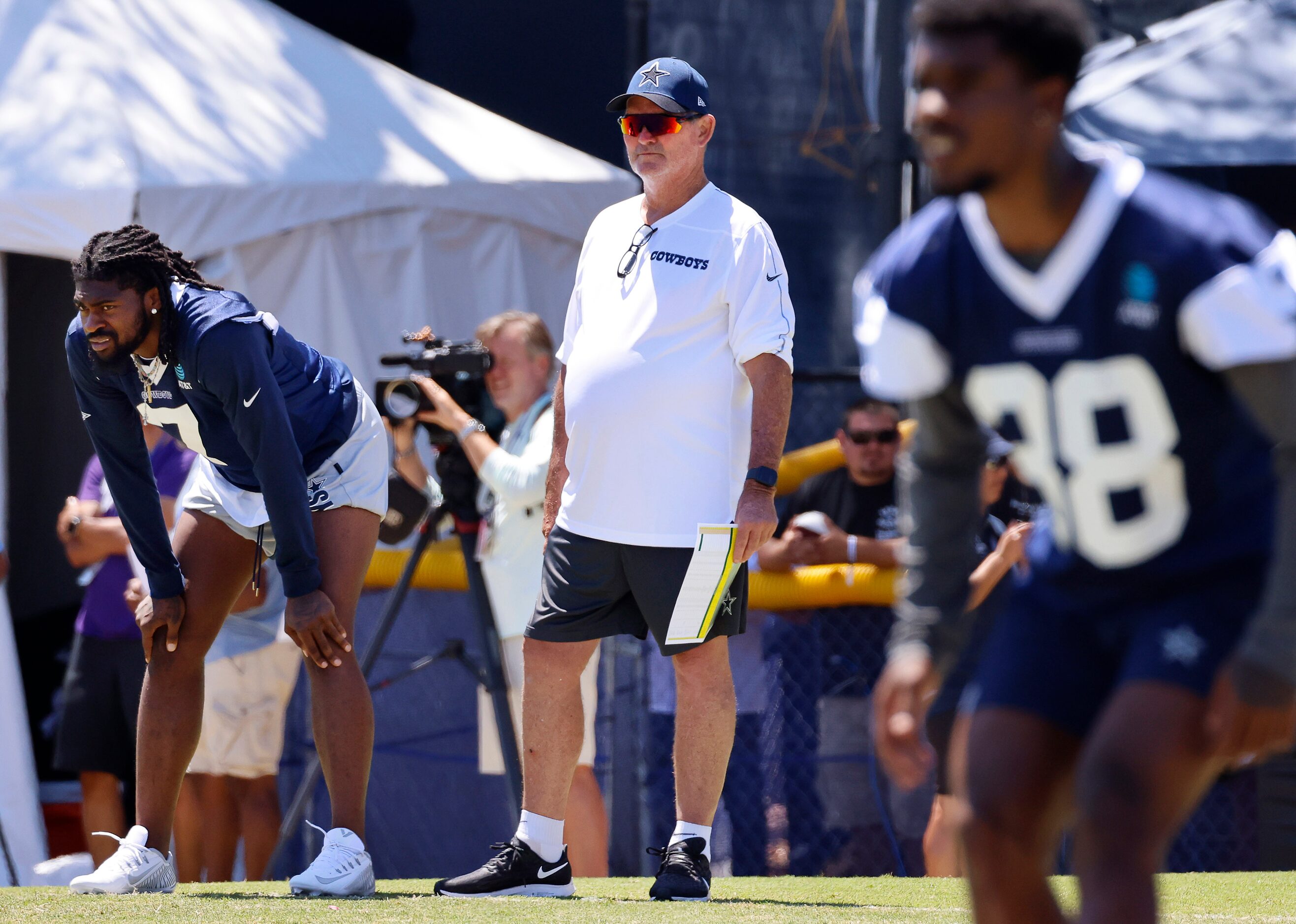 Dallas Cowboys defensive coordinator Mike Zimmer watches his team run plays during a mock...