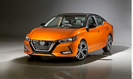 El nuevo Sentra de Nissan estrena look exterior, motor y plataforma.