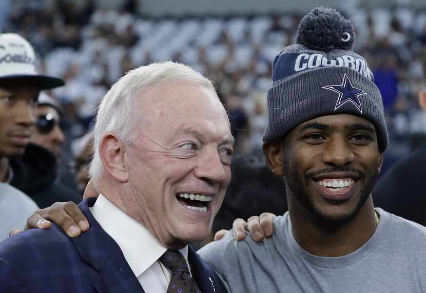 ARLINGTON, TX - NOVEMBER 24:  (L-R) Owner Jerry Jones of the Dallas Cowboys talks with Chris...