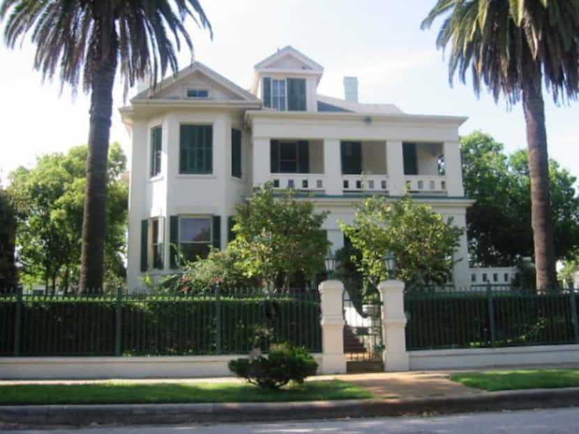 Grace Manor in Galveston is a pretty, Victorian-style honeymoon destination.