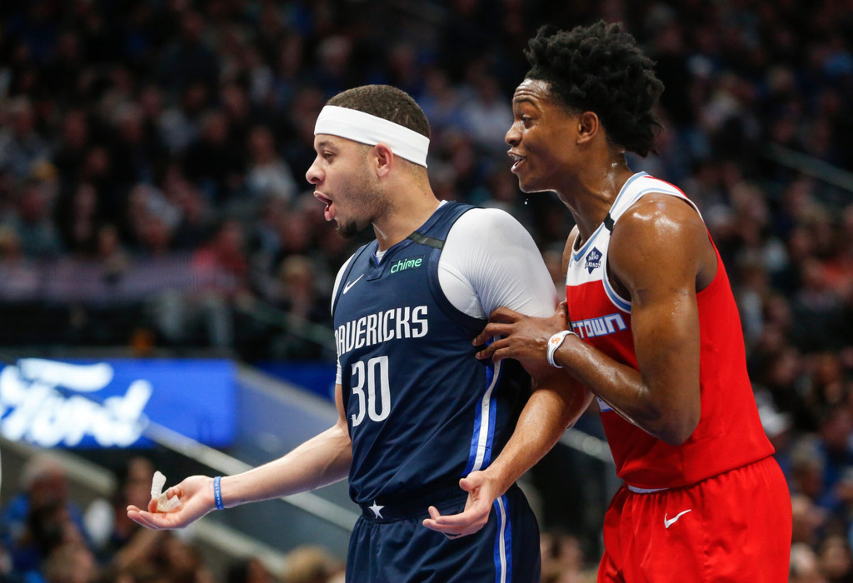 Dallas Mavericks guard Seth Curry (30) and Sacramento Kings guard De'Aaron Fox (5) talk to a...