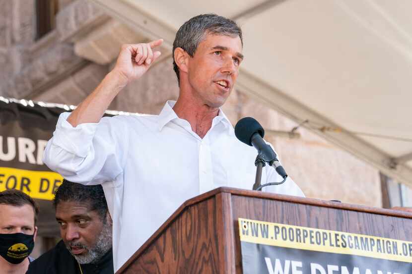 Beto O'Rourke habla durante un mitin para apoyar los derechos electorales frente al...