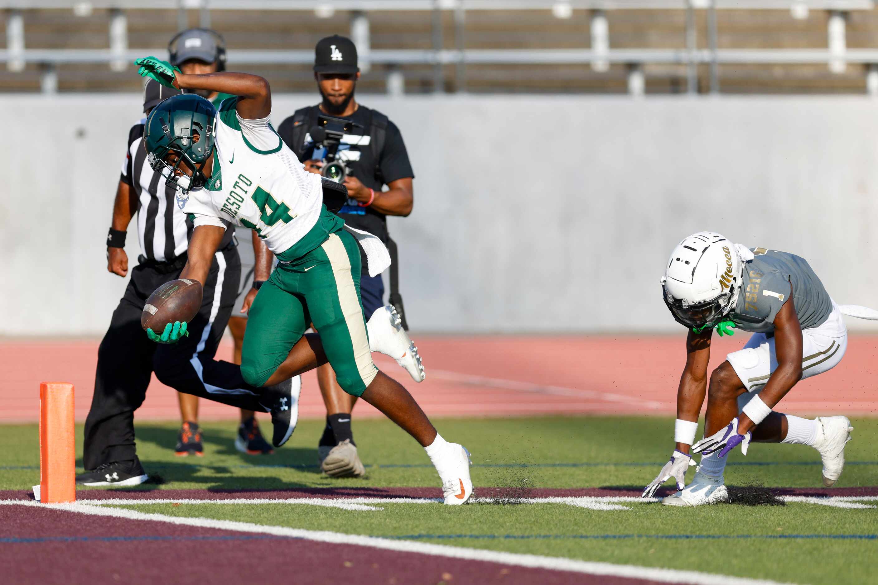 DeSoto wide receiver Tristan Bailey (14) tiptoes the sideline to score a touchdown ahead of...
