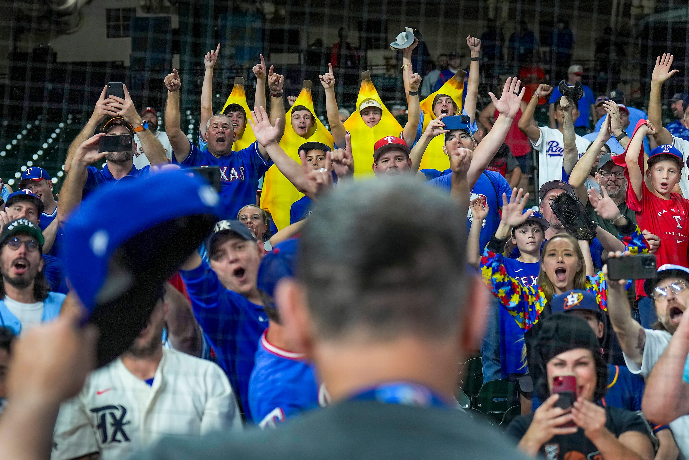 Texas Rangers manager Bruce Bochy tips his cap to fans after a victory over the Houston...