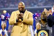 Former Dallas Cowboys guard Larry Allen received his Hall of Fame ring from owner Jerry...