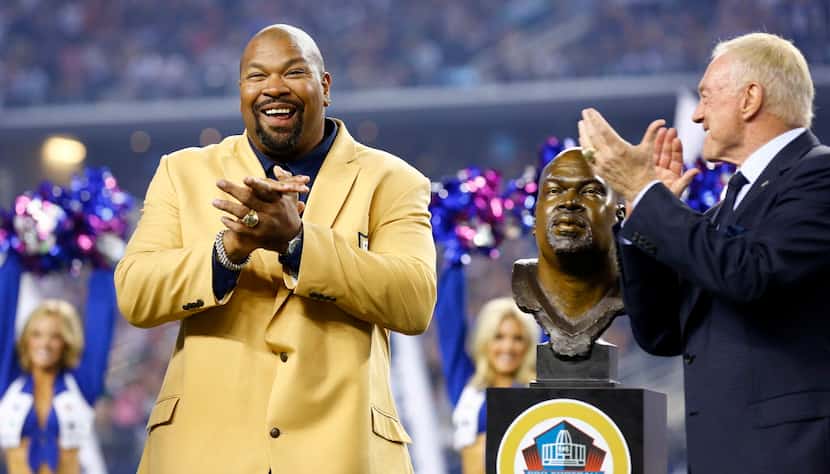 Former Dallas Cowboys guard Larry Allen received his Hall of Fame ring from owner Jerry...