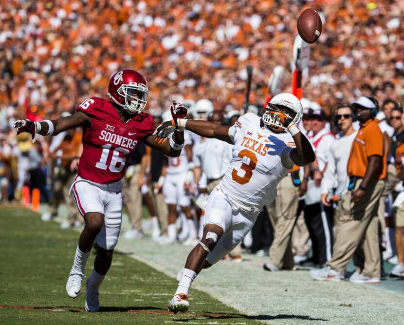 Texas Longhorns wide receiver Armanti Foreman (3) looks up at an overthrown pass as Oklahoma...
