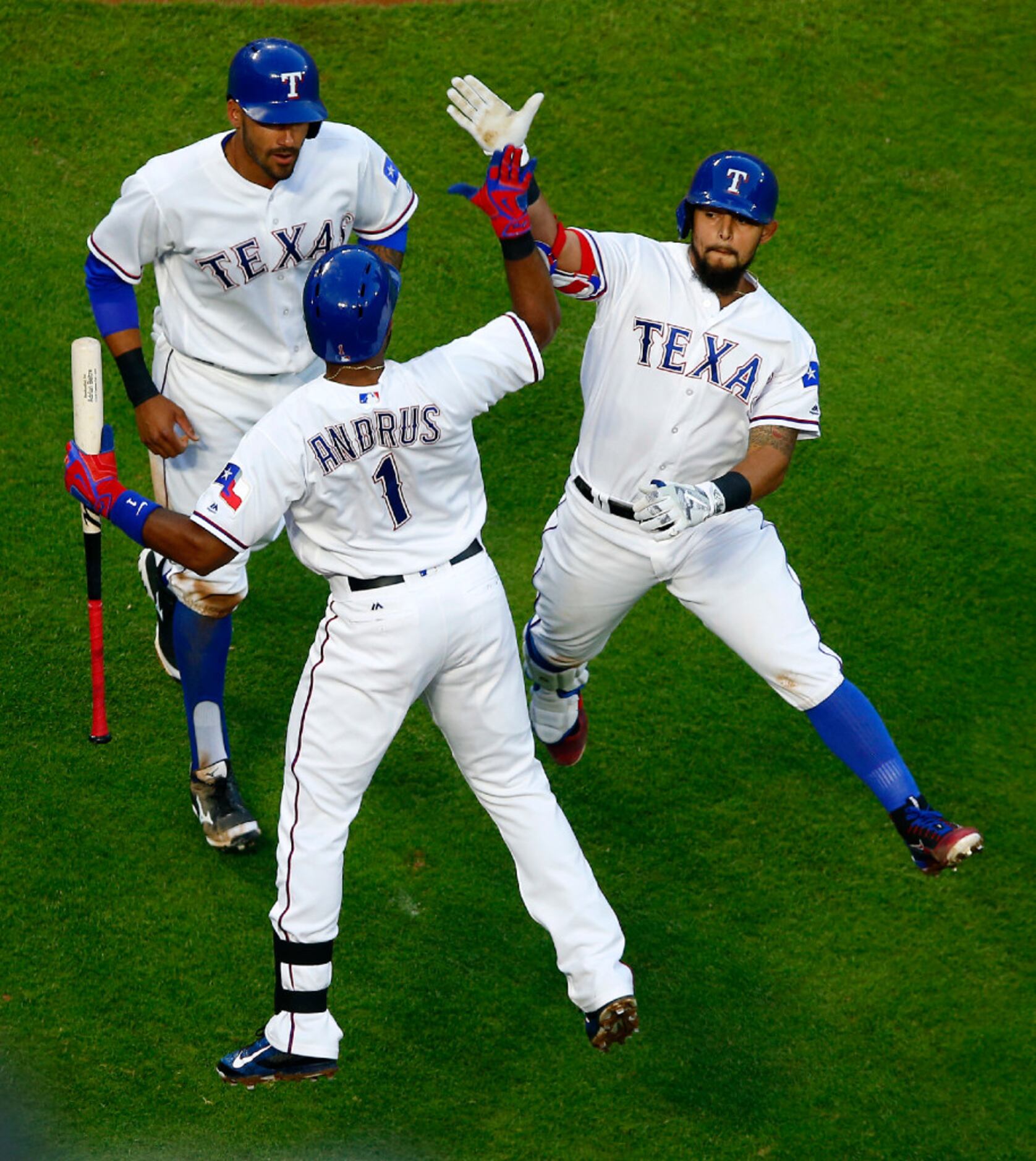 Andrus longest-tenured Rangers position player at 26