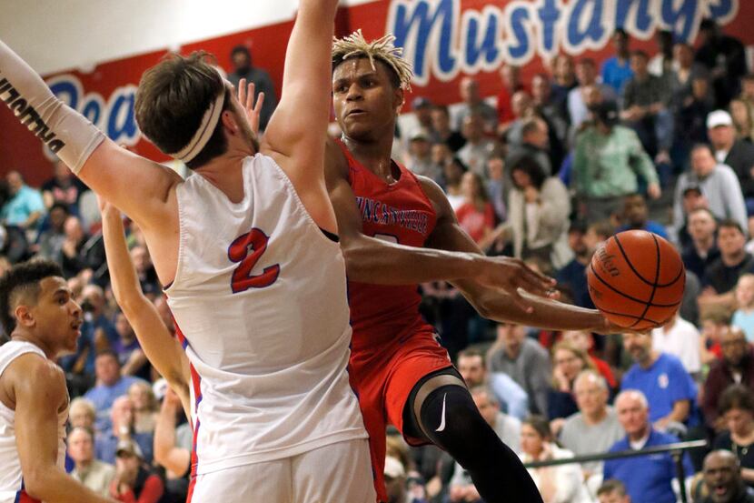 Texas Tech signee Jahmius Ramsey of Duncanville drives to the basket against Gonzaga signee...