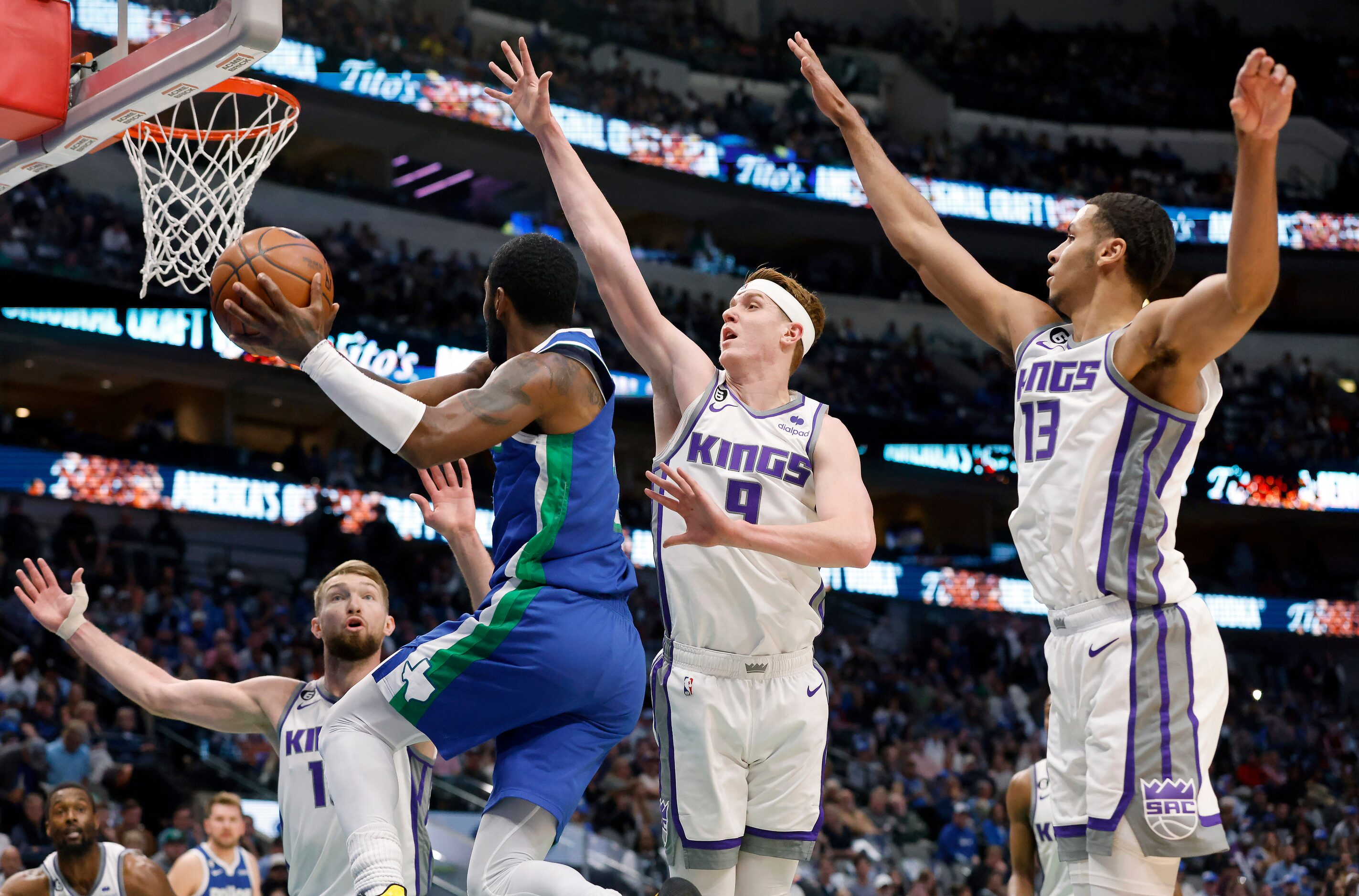 Sacramento Kings guard Kevin Huerter (9) and forward Keegan Murray (13) tried to stop Dallas...