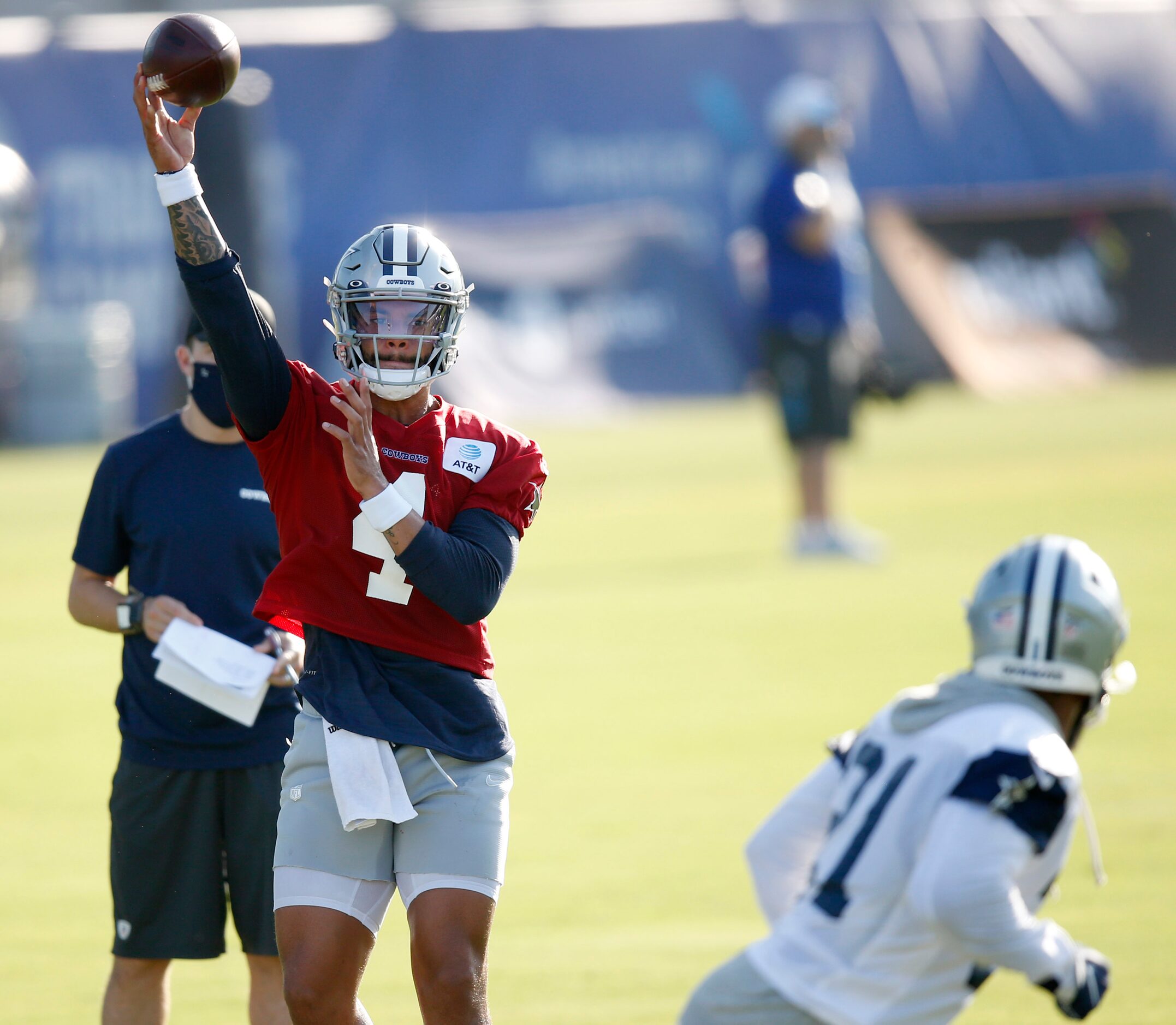 Dallas Cowboys quarterback Dak Prescott (4) passes to Dallas Cowboys running back Ezekiel...