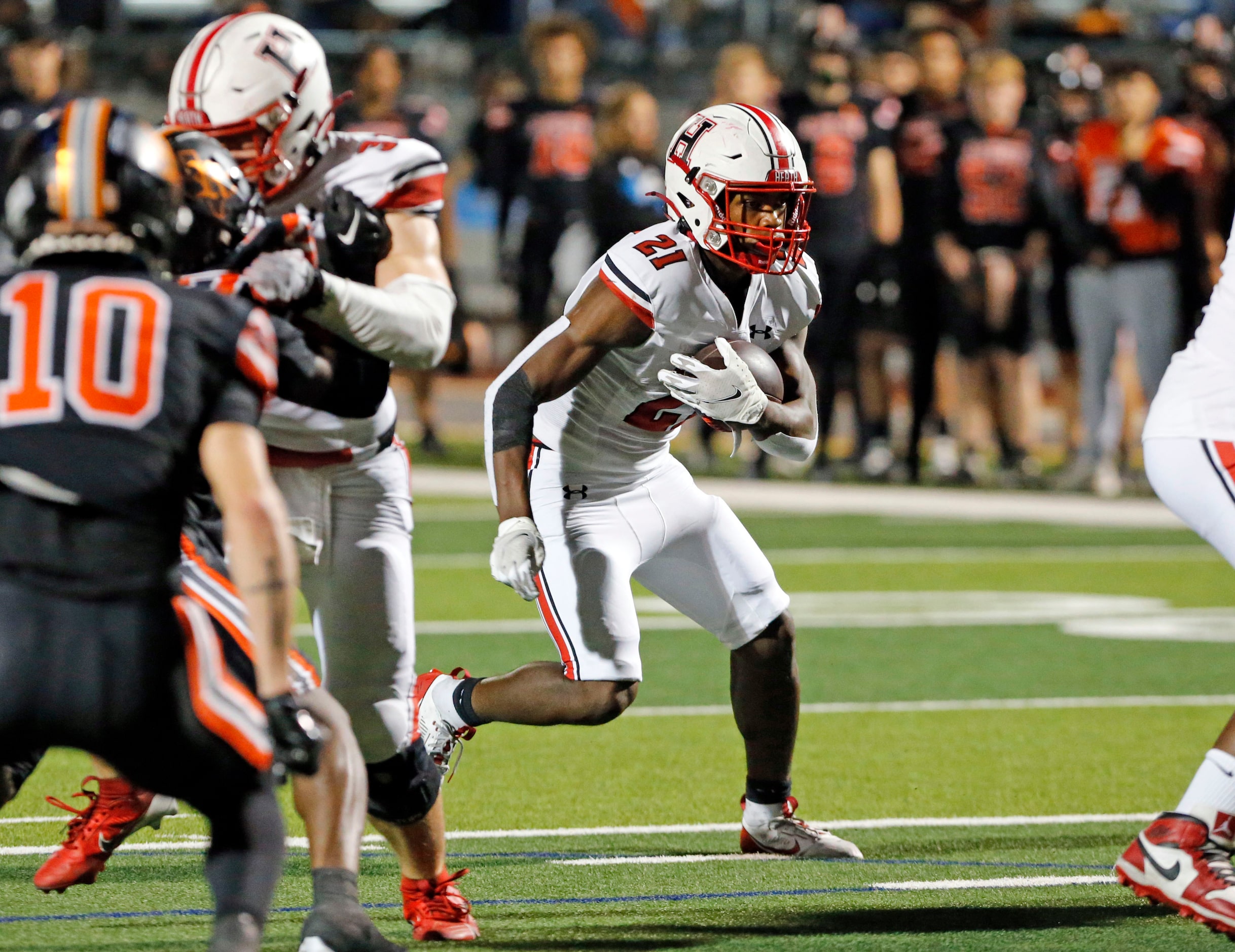 Rockwall Heath High RB Ashton Bradford (21) takes the ball inside the five-yard-line during...