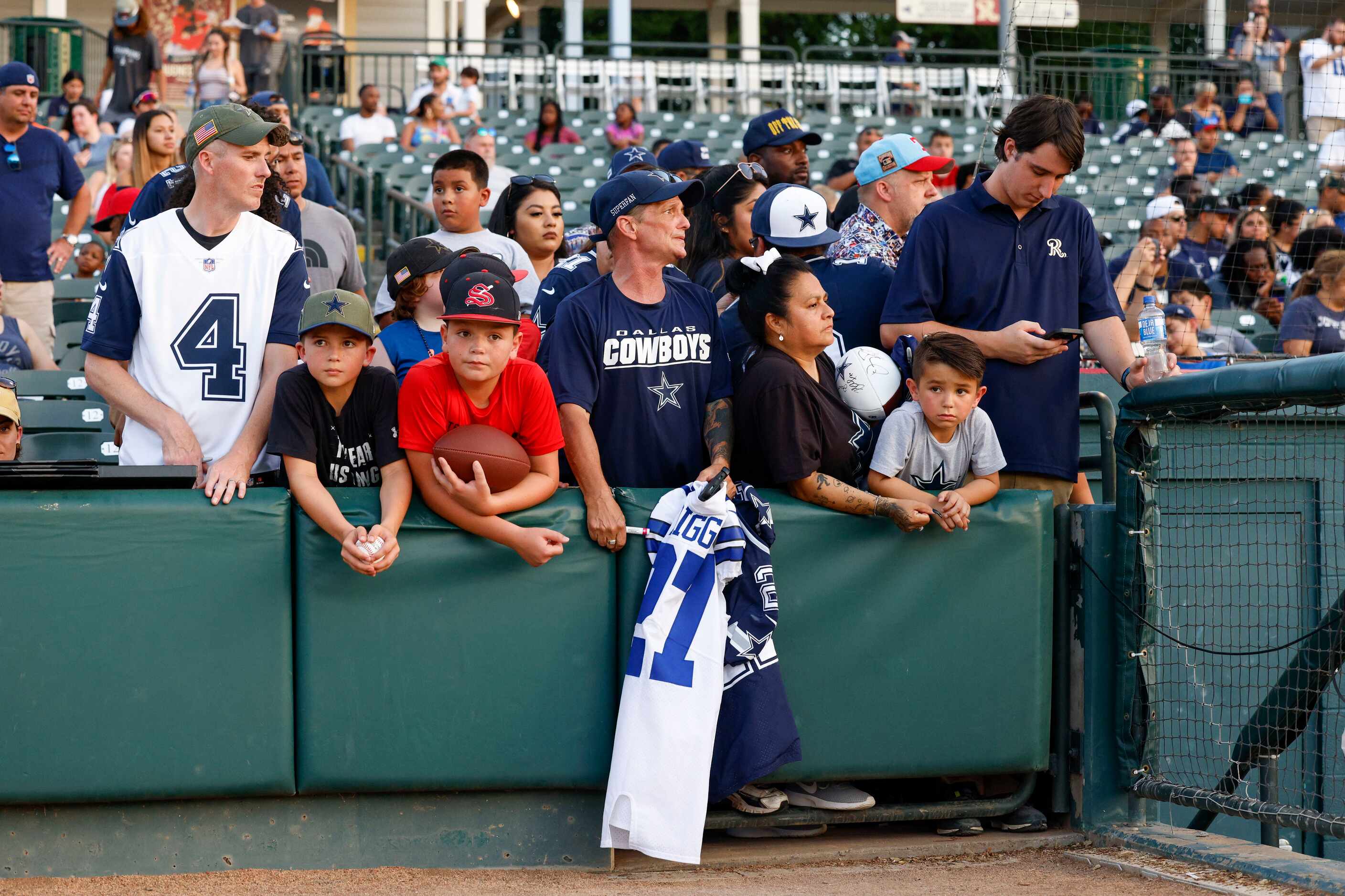 Dallas Cowboys fans wait for autographs during the Reliant Energy Home Run Derby at Riders...