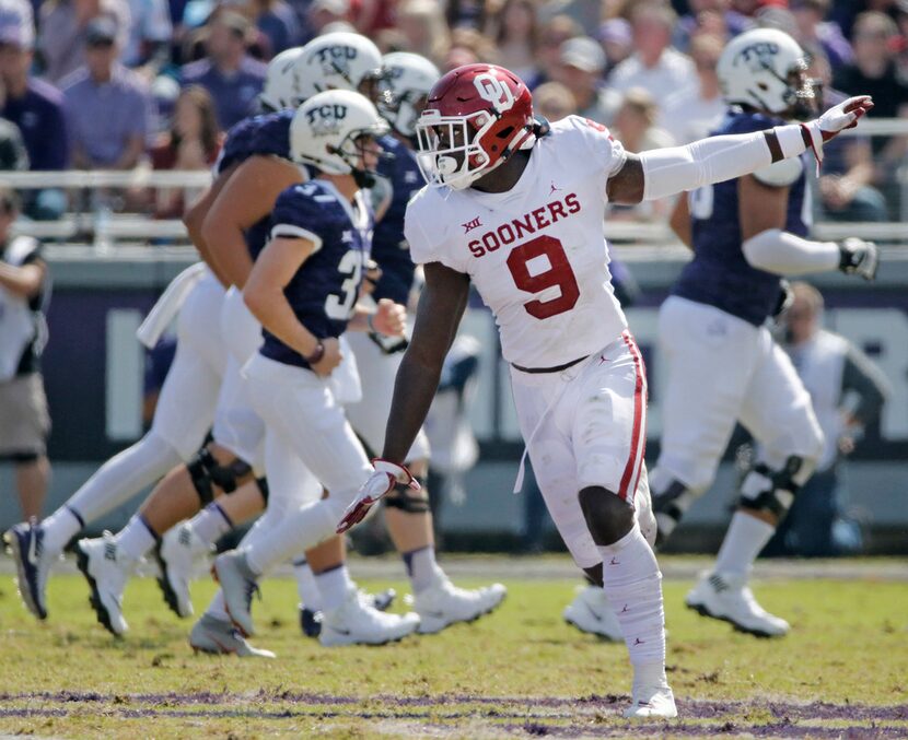 Oklahoma Sooners linebacker Kenneth Murray (9) celebrates a missed field goal by TCU in the...