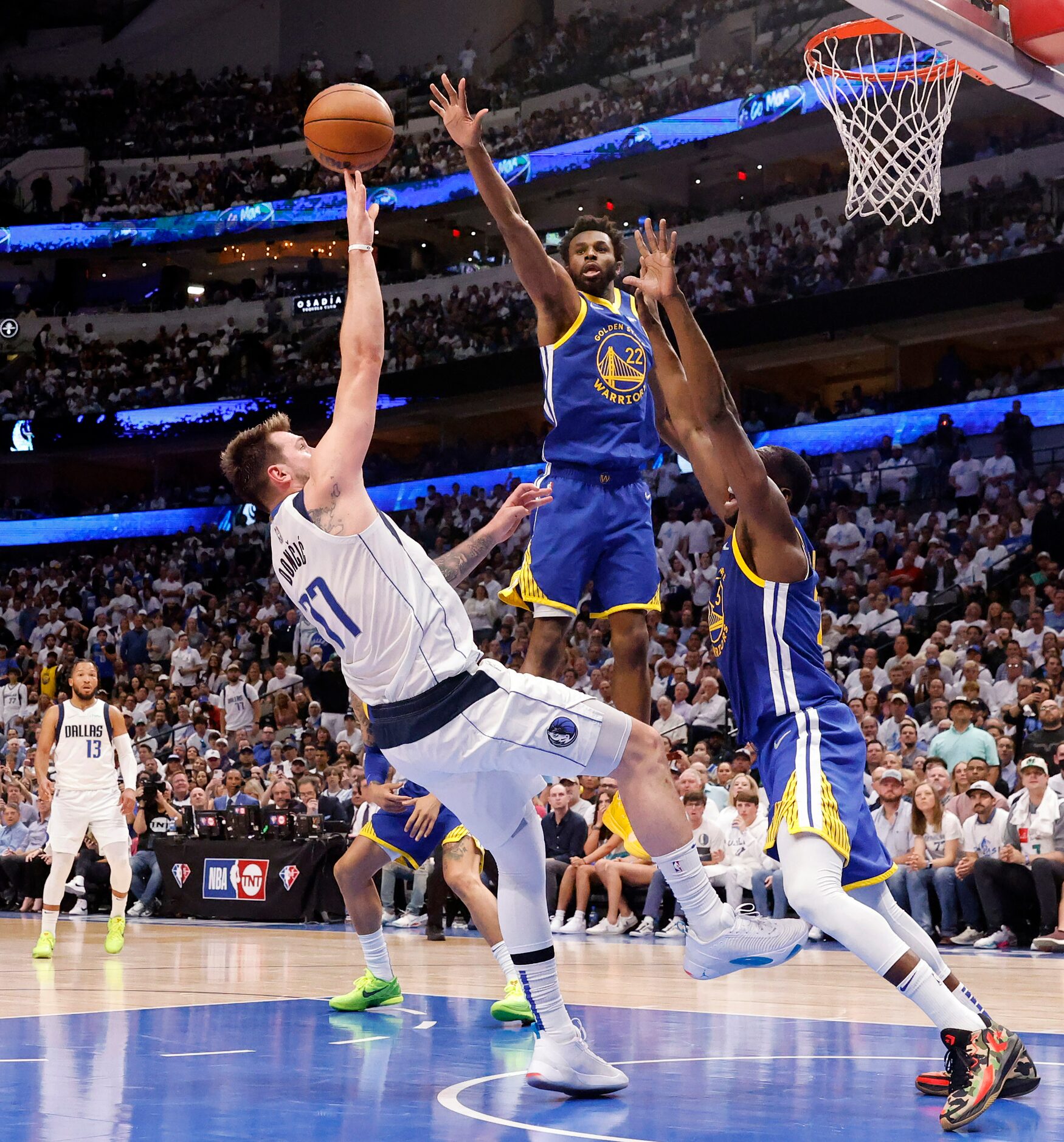 Dallas Mavericks guard Luka Doncic (77) puts up an off-balance shot to end the first half...