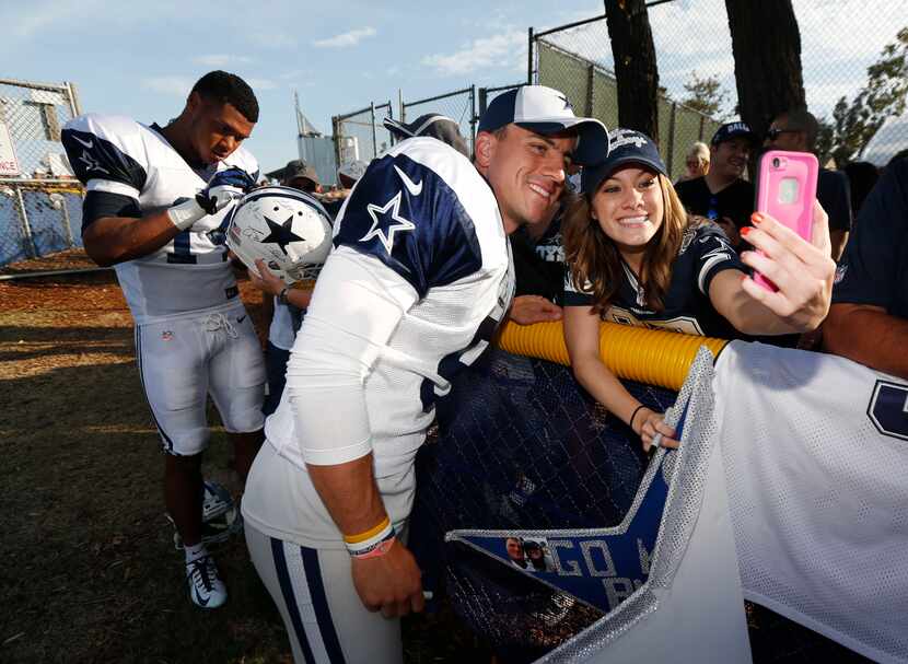 Jessica Nevarez, right, gets a selfie with kicker Dan Bailey (5), center, during the...