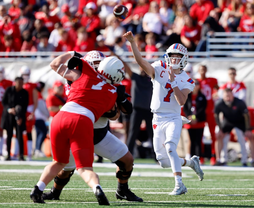 Parish Episcopal quarterback Sawyer Anderson (7) throws a second quarter pass against...