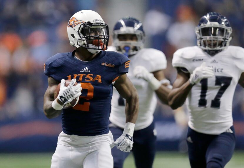 UTSA running back Jarveon Williams (2) runs for a touchdown against Rice during the first...