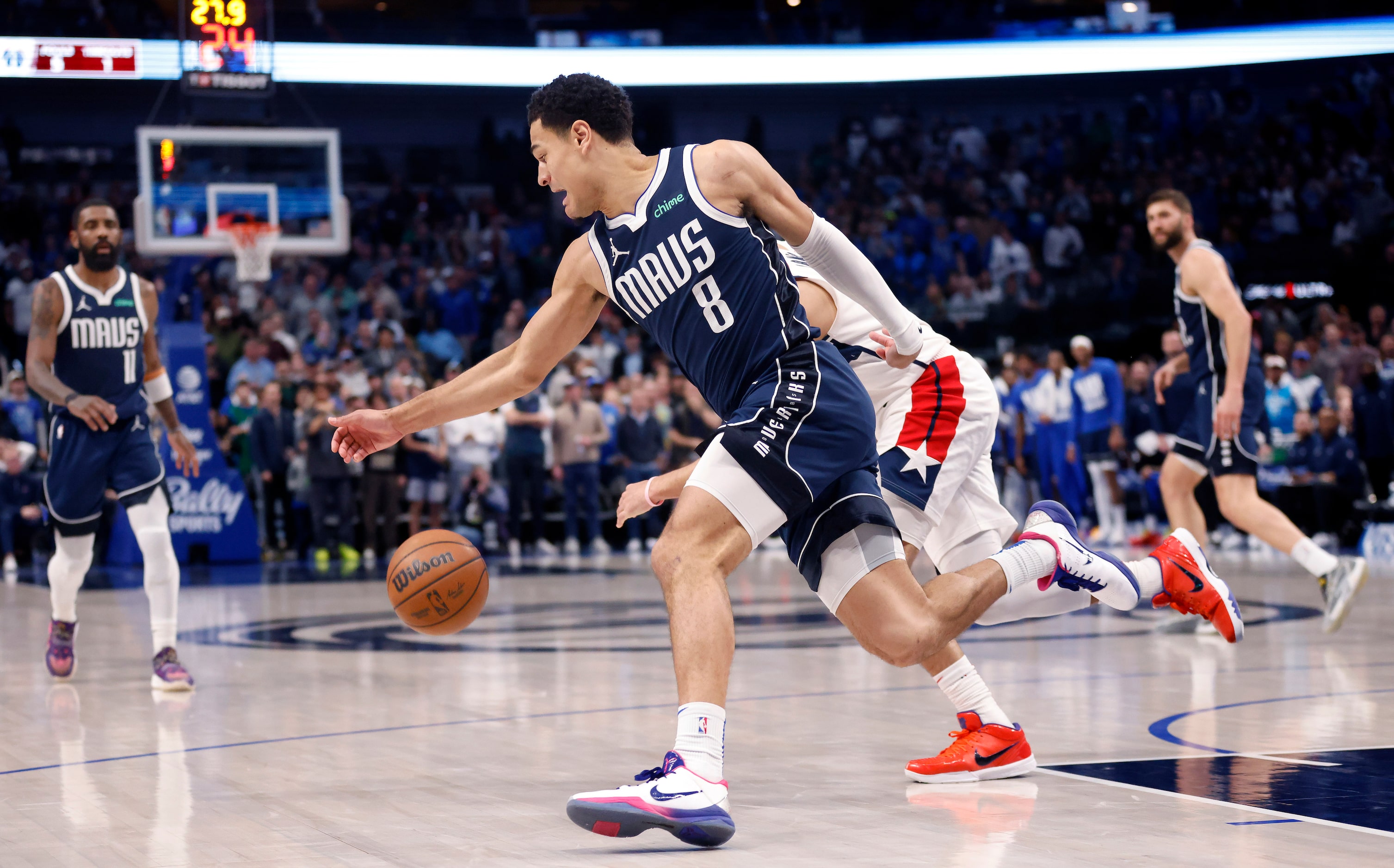 Dallas Mavericks guard Josh Green (8) and Washington Wizards guard Tyus Jones (5) battle for...