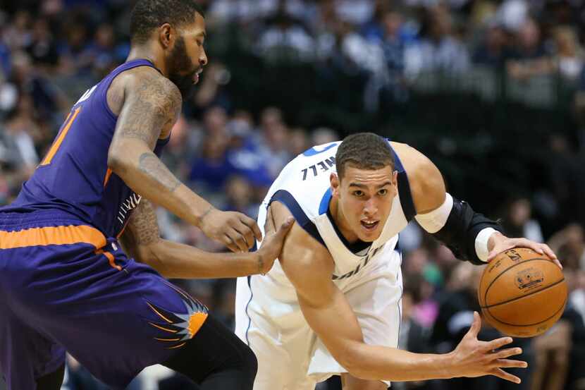 Dallas Mavericks forward Dwight Powell (7) looks to dribble as he is defended by Phoenix...
