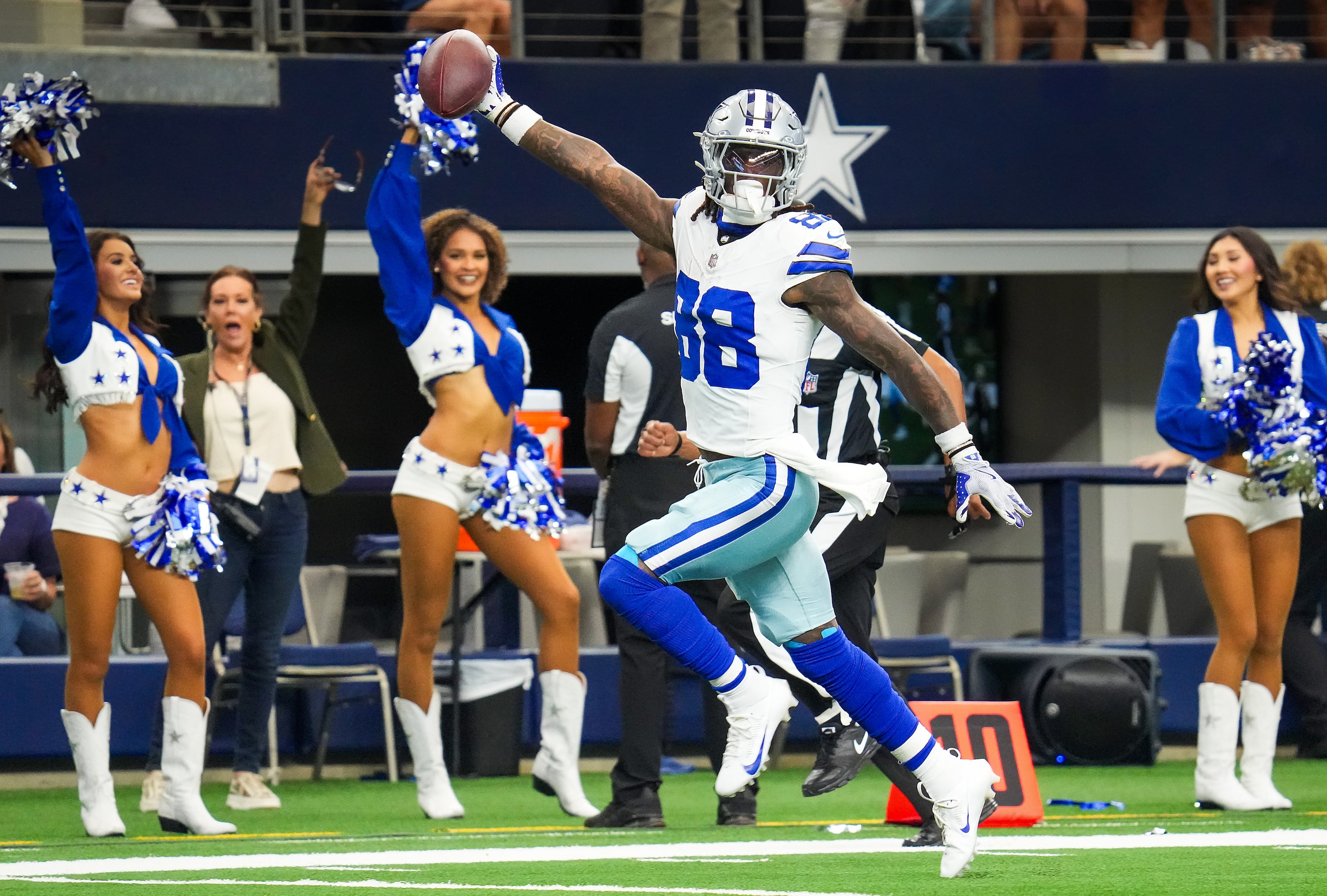 Dallas Cowboys wide receiver CeeDee Lamb (88) scores on a 65-yard touchdown  reception...