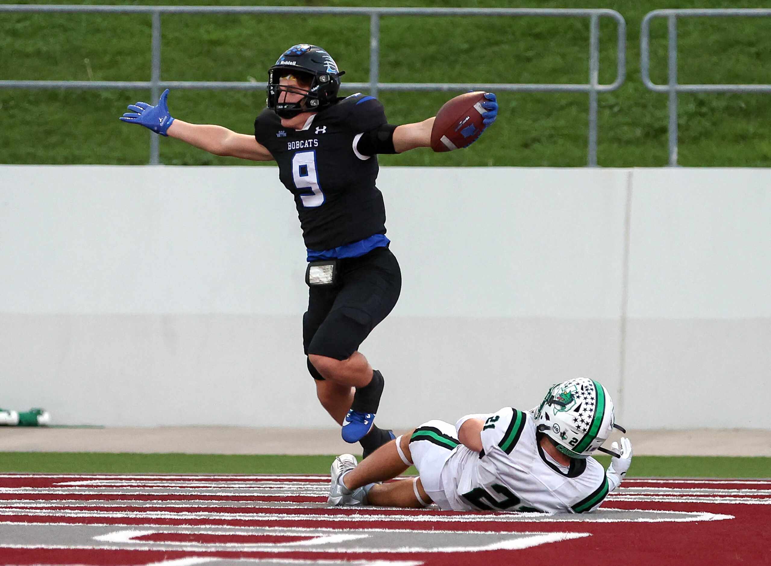 Byron Nelson wide receiver Pierce Dahlin (9) comes up with a touchdown reception against...