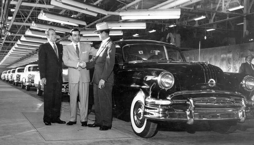 Tom Vandergriff (center), mayor of Arlington, with J.L. Conlon of General Motors and E.C....