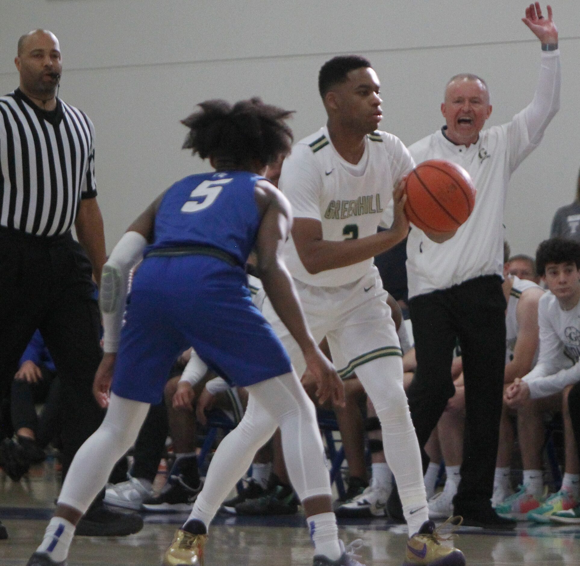 Greenhill's Noah Shelby (2) passes to a teammate in front of Hornets head coach Joey Sims as...