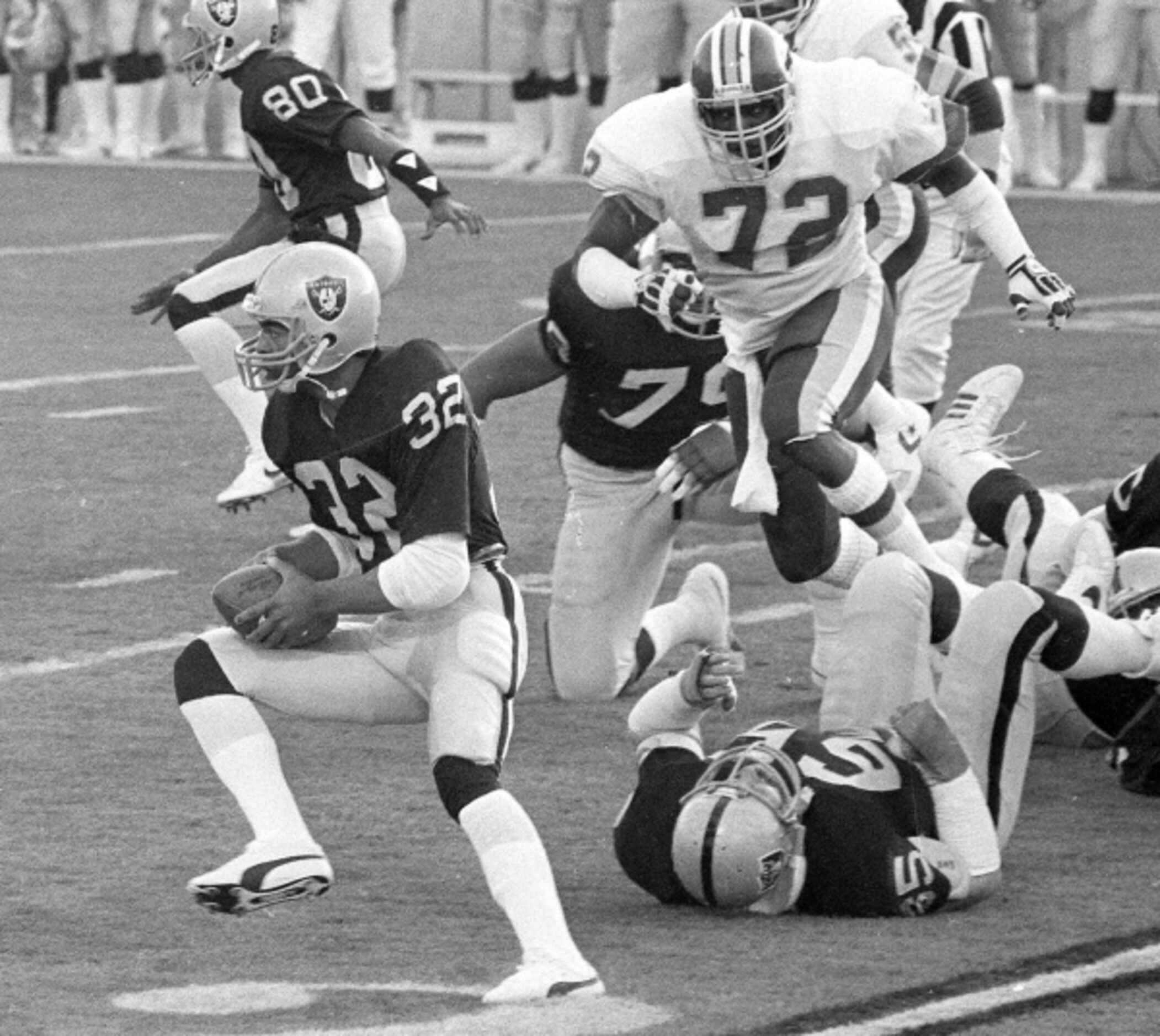 10. Marcus Allen's 74-yard run:

It wasn’t the longest run in Super Bowl history nor was it...