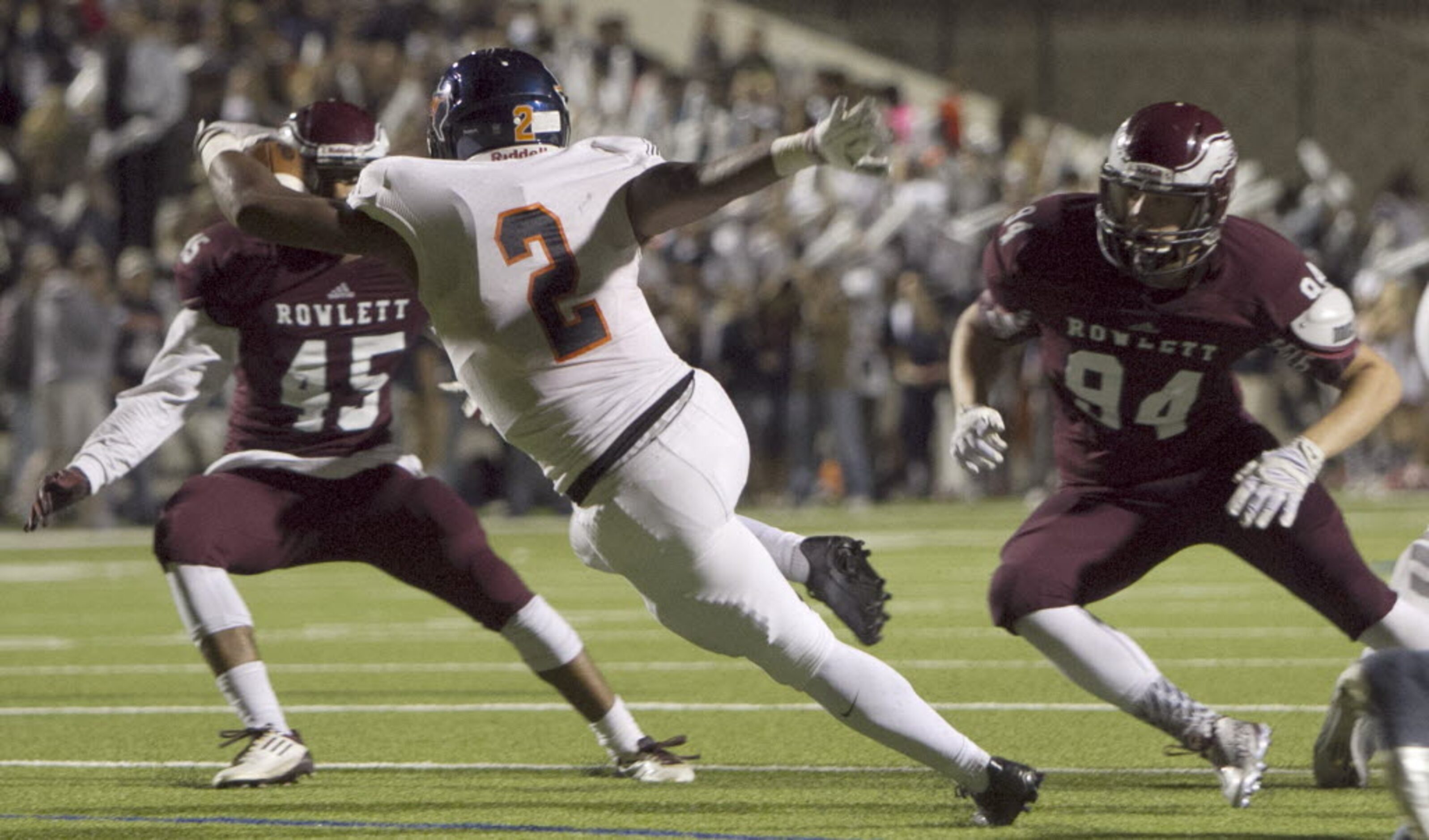 Sachs running back Kelon Wilson (2) makes a cut in an attempt to elude the defensive pursuit...