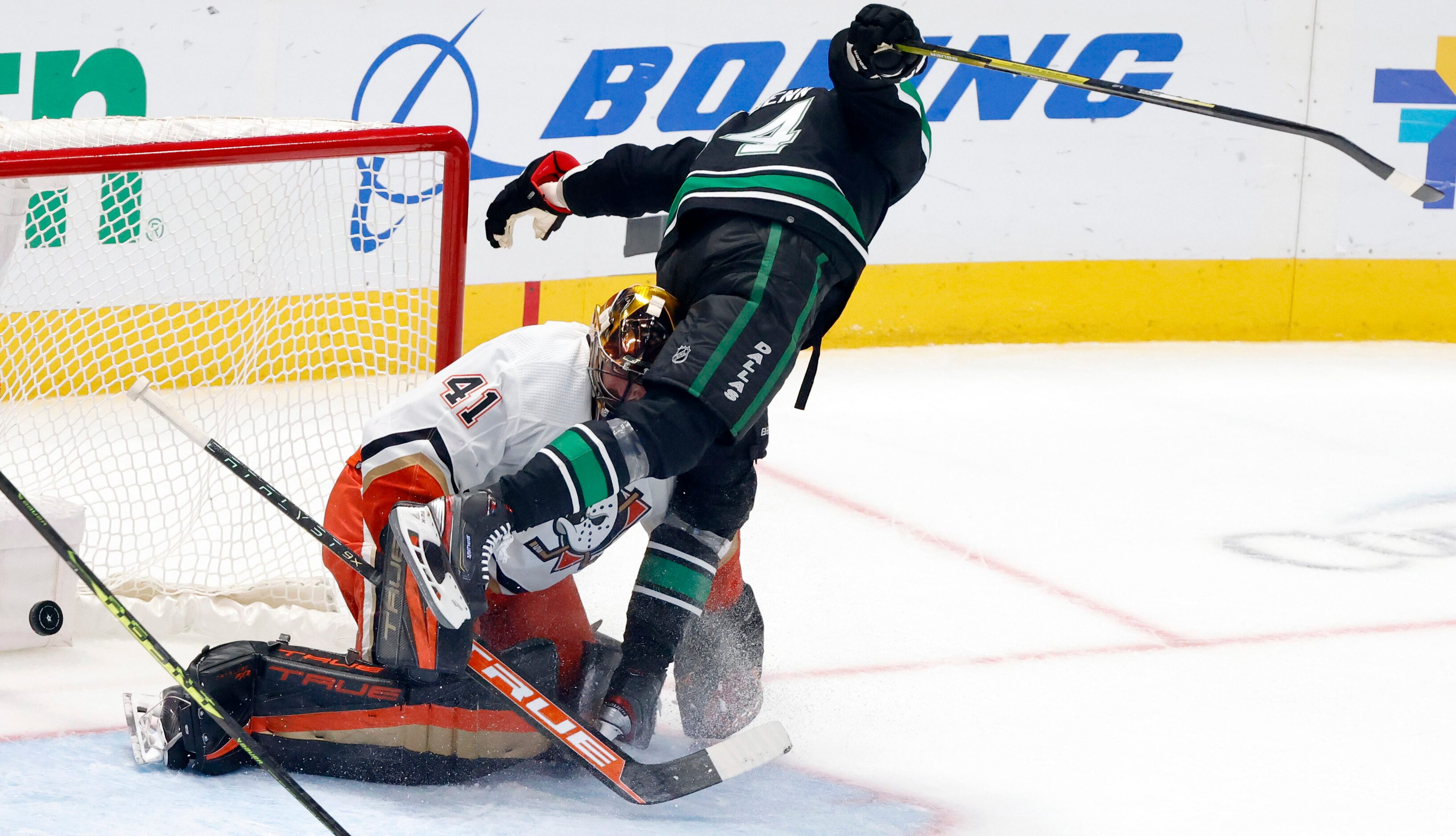 Dallas Stars left wing Jamie Benn (14) collides with Anaheim Ducks goaltender Anthony...