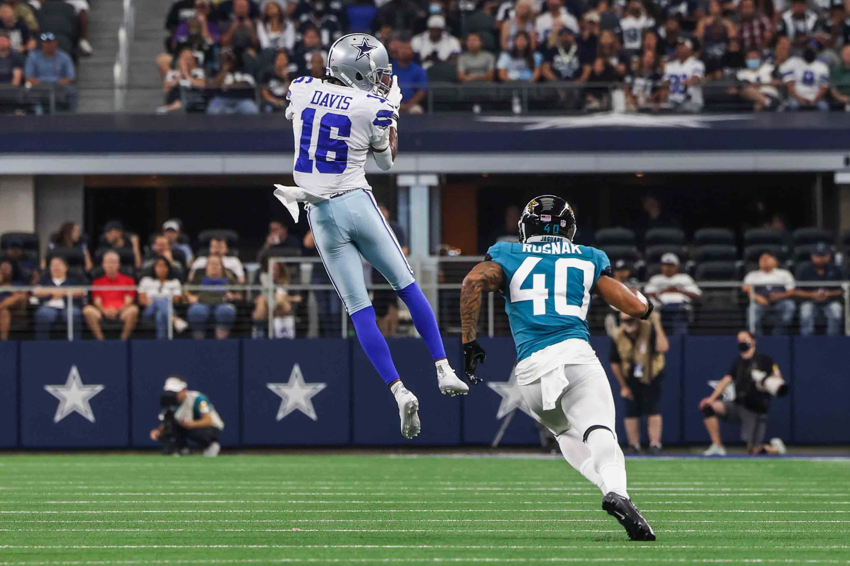 Dallas Cowboys' WR Reggie Davis, 16, catches the football in the air as Jacksonville...
