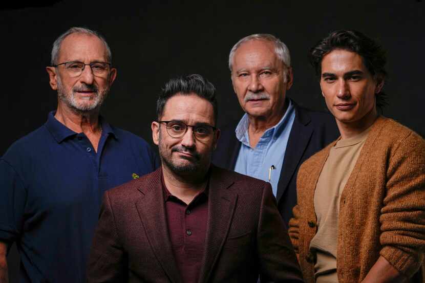 De izquierda a derecha, Gustavo Zerbino, el director J. A. Bayona, el escritor Pablo Vierci,...