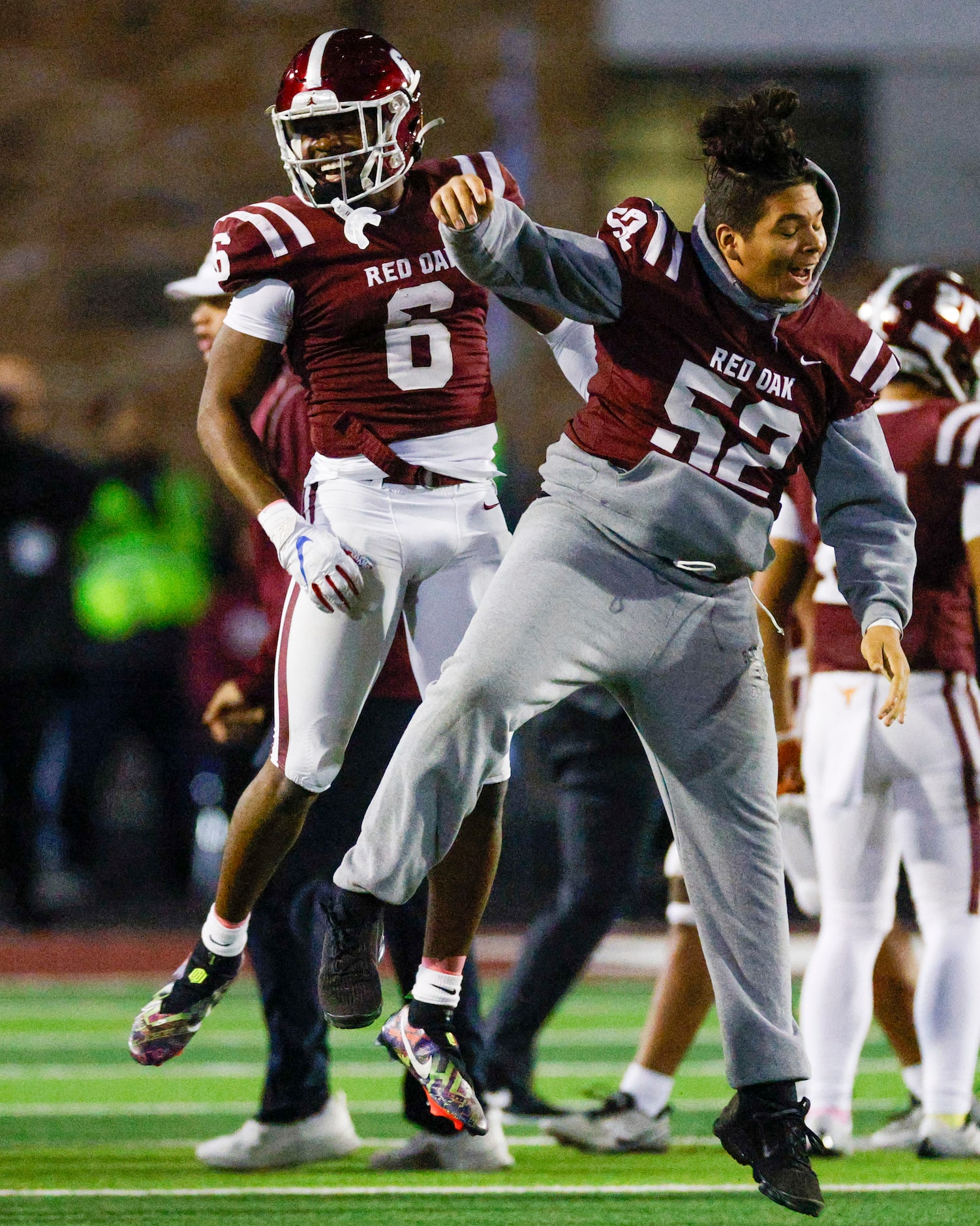 Red Oak linebacker Zach Smith (6) and offensive lineman Romeo Jackson (52) celebrate after a...