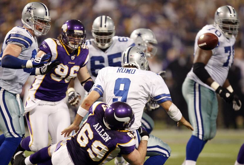 Dallas Cowboys Tony Romo (9) fumbles the ball as he is sacked by Minnesota Vikings Jared...