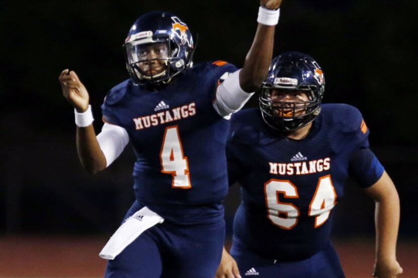 Sachse QB Jalen Mayden (4) throws a pass, as teammate Zach Lannard (64) watches, during the...