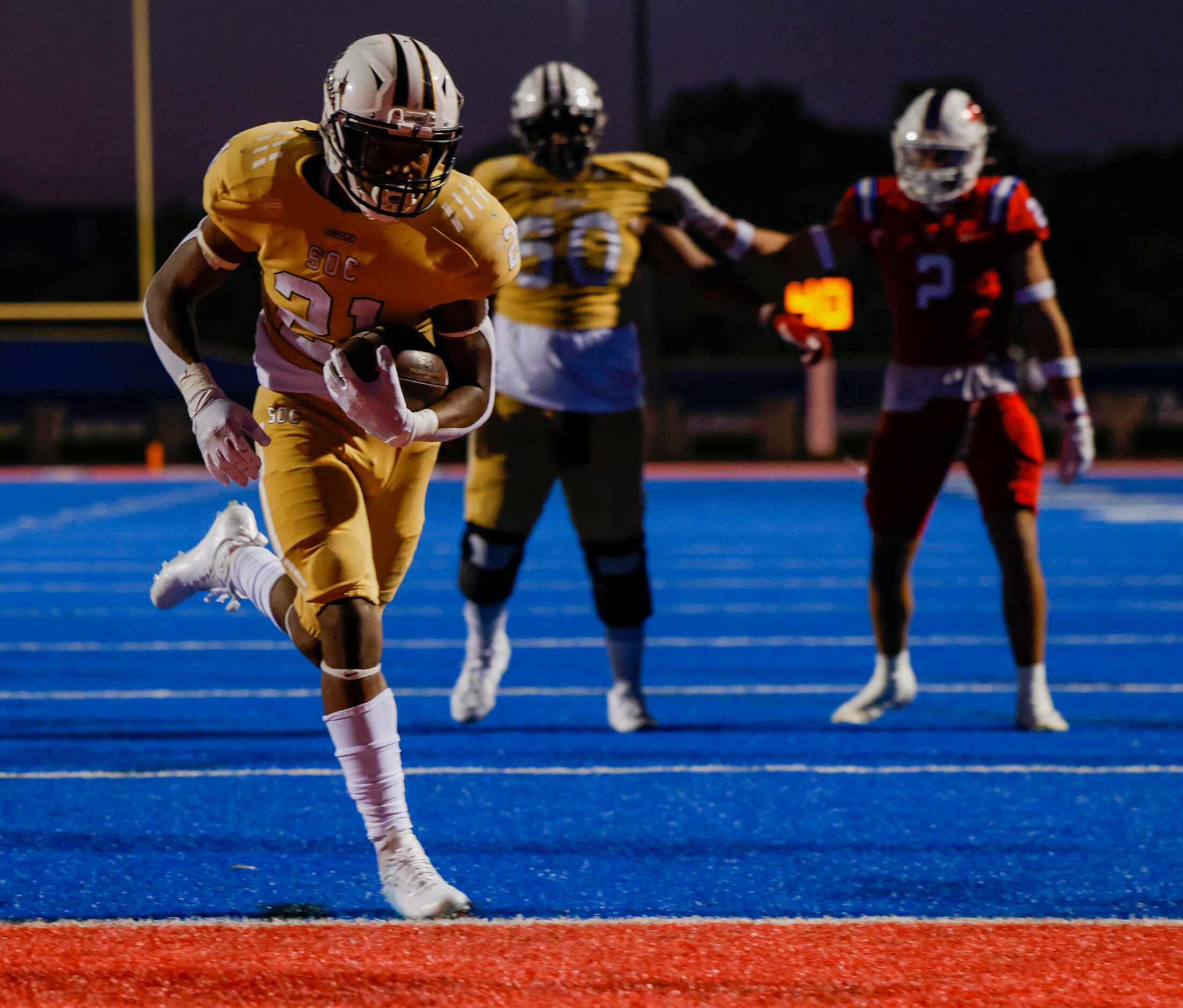 South Oak Cliff’s running back Danny Green (21) evades the Parish Episcopal defense for a...